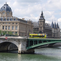 Bus touristique à Paris par Albany Tim via flickr