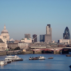 LondonSkyline par Mewiki via Wikimedia Commons