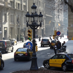 Taxis Barcelone via Wikimedia Commons