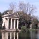 Le temple d'Esculape de la villa Borghese par abelson via Wikimedia Commons
