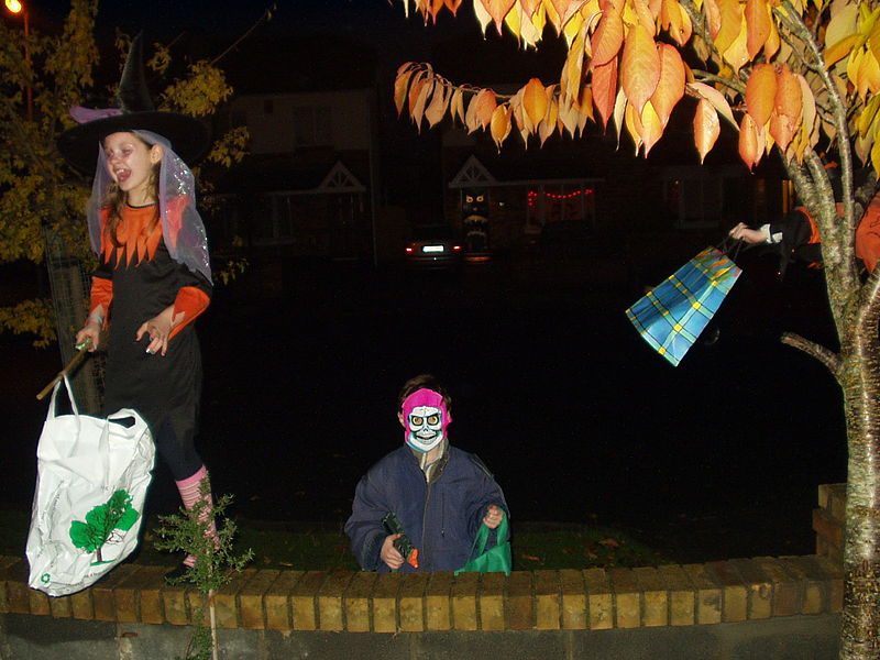 Trick or Treat Halloween à Dublin par Sarah777 via Wikimedia Commons