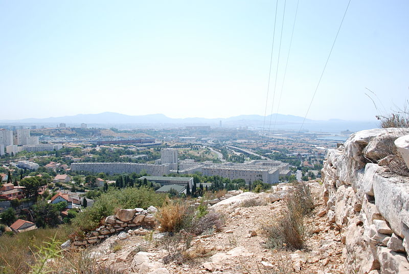 Vue de Marseille depuis loppidum de Verduron par allophosvia Wikimedia Commons	